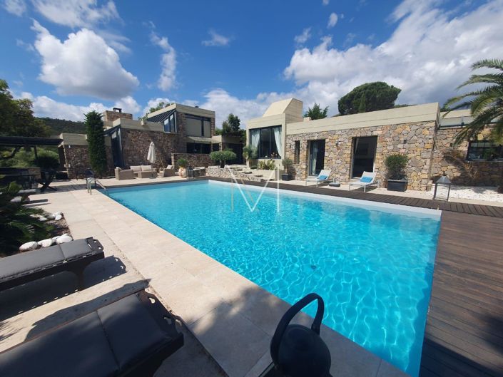 Image No.1-5 Bed House for sale