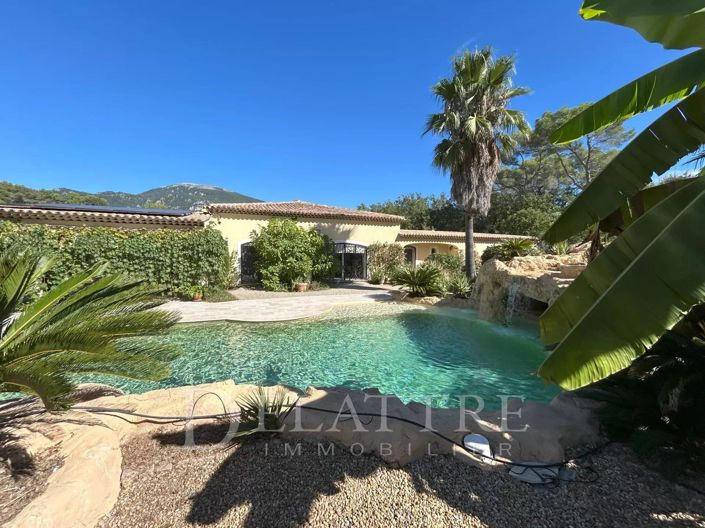 Image No.1-5 Bed House for sale