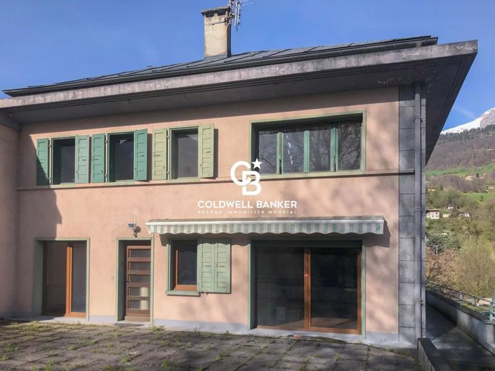 Image No.1-6 Bed House for sale