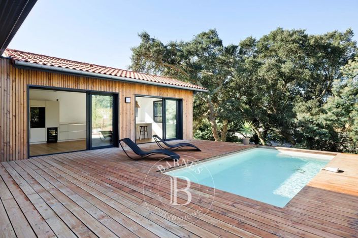 Image No.1-4 Bed House for sale