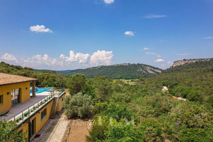 Image No.1-4 Bed House for sale