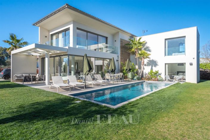 Image No.1-4 Bed House for sale