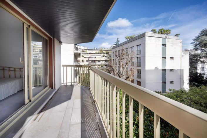 Image No.1-4 Bed Apartment for sale