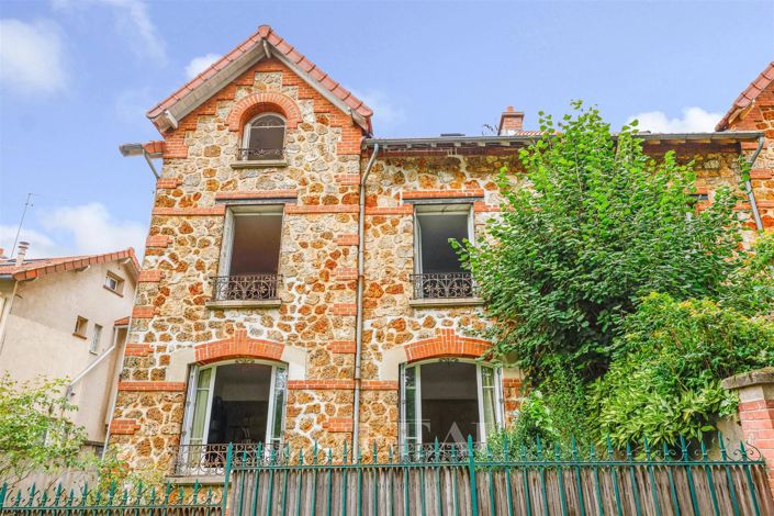 Image No.1-4 Bed House for sale