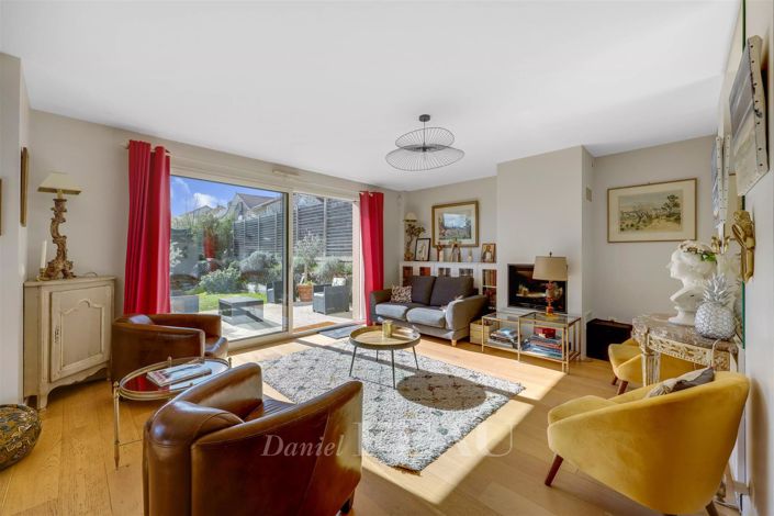Image No.1-6 Bed House for sale