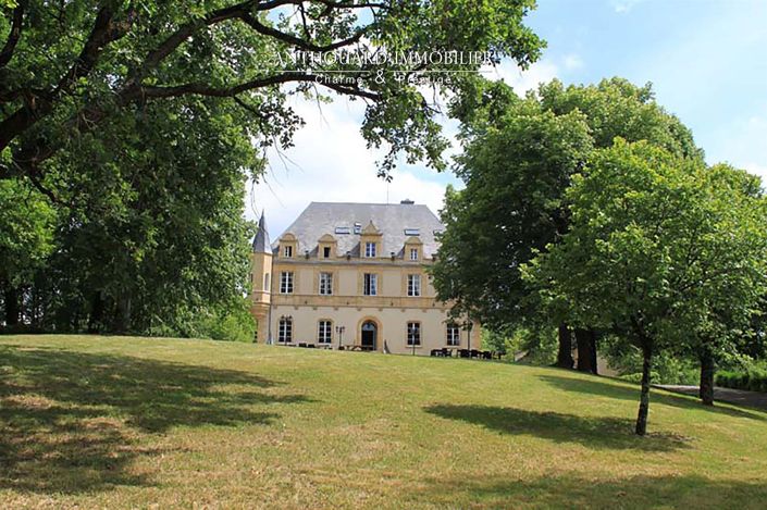 Image No.1-40 Bed Property for sale