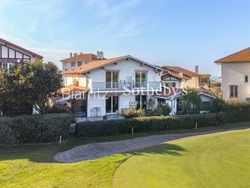 1 - Biarritz, Property