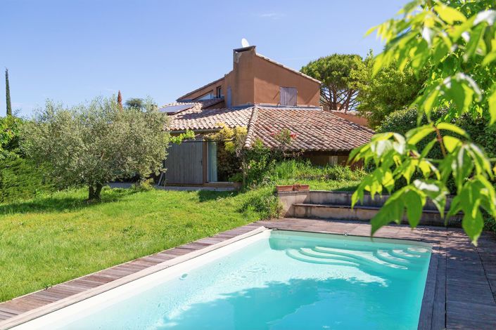 Image No.1-8 Bed House for sale