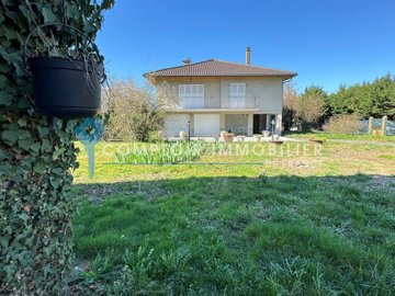 1 - Jarrie, House