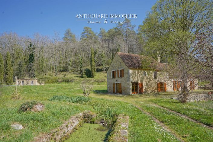 Image No.1-4 Bed House for sale