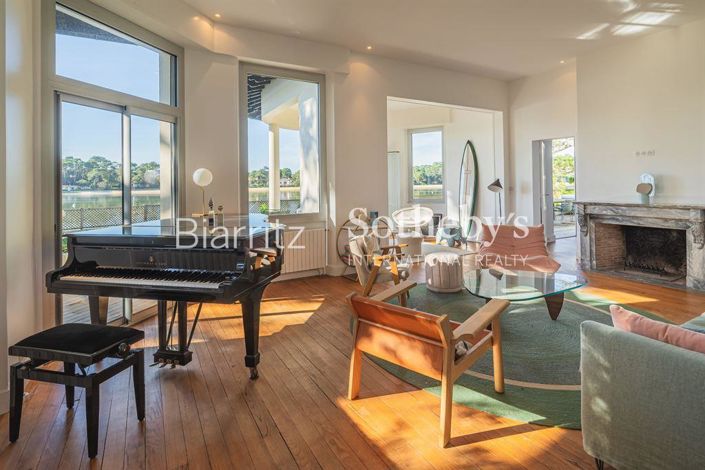 Image No.1-4 Bed House for sale