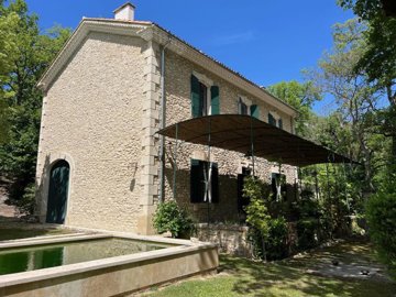 1 - Bonnieux, Property