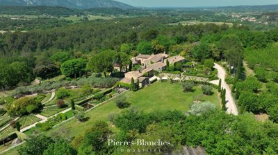 1 - Ménerbes, Property