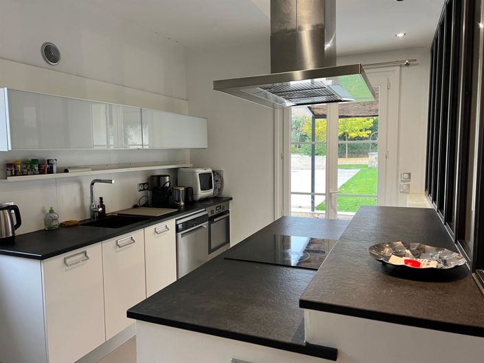 Image No.12-7 Bed House for sale