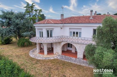 1 - Condom, House