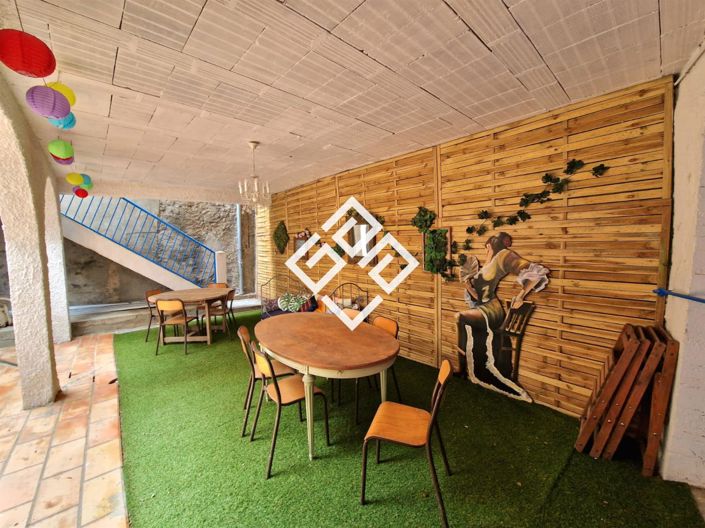 Image No.1-4 Bed House for sale