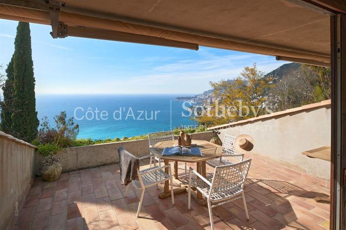 Image No.1-4 Bed Property for sale