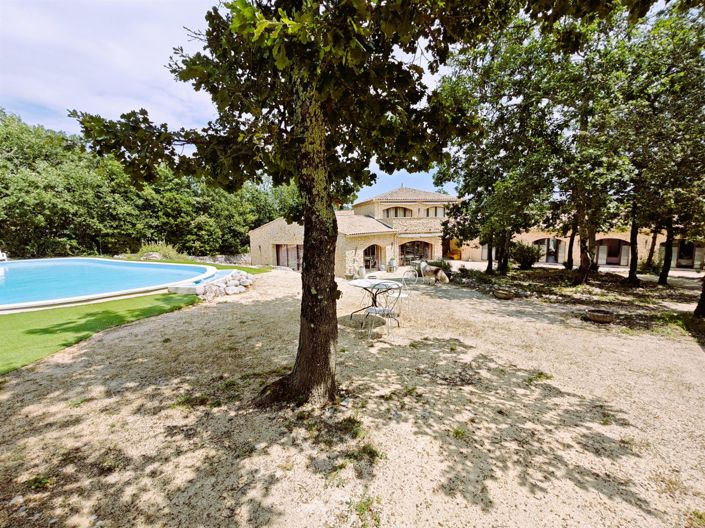 Image No.1-8 Bed House for sale