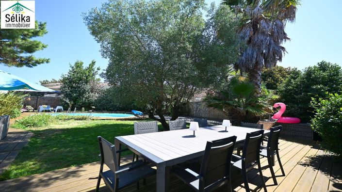 Image No.1-5 Bed House for sale
