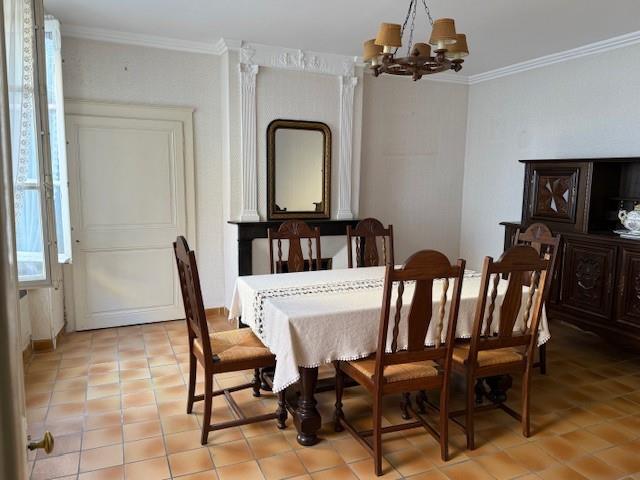Image No.1-4 Bed House for sale