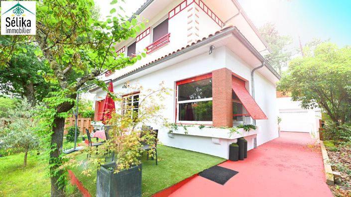 Image No.1-5 Bed House for sale
