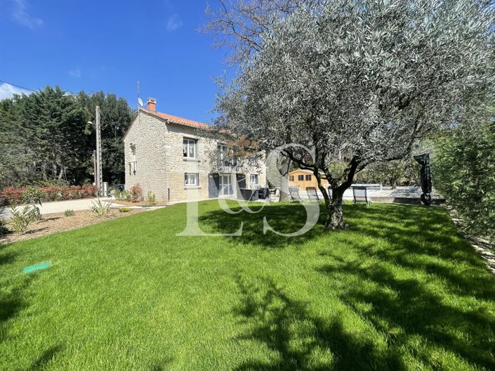 Image No.1-4 Bed House for sale