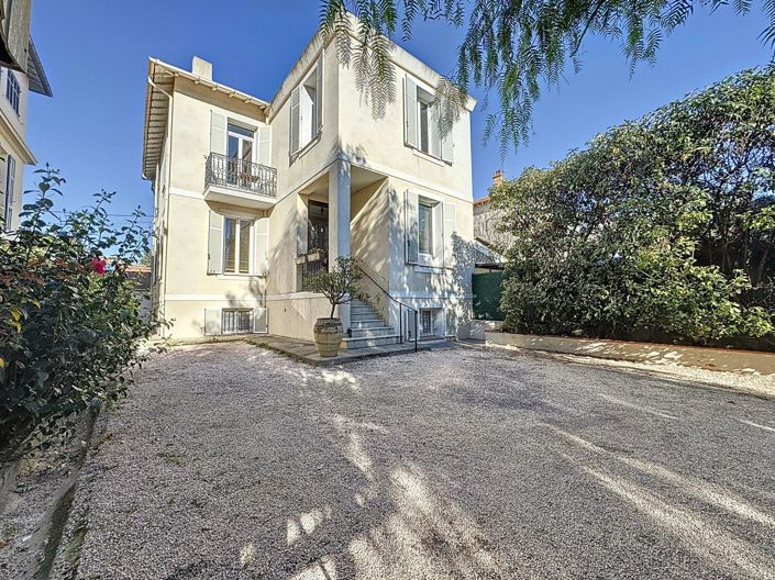 Image No.1-4 Bed House for sale