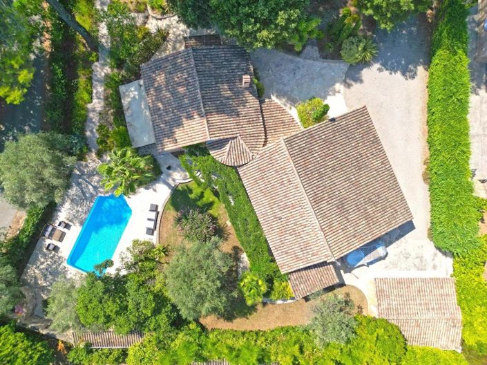 Image No.1-5 Bed House for sale
