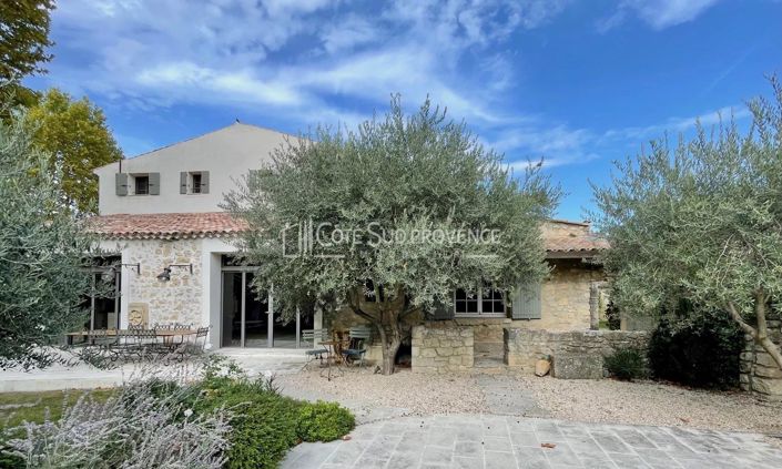 Image No.1-8 Bed House for sale
