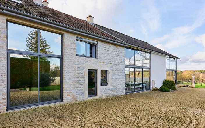 Image No.1-4 Bed Property for sale