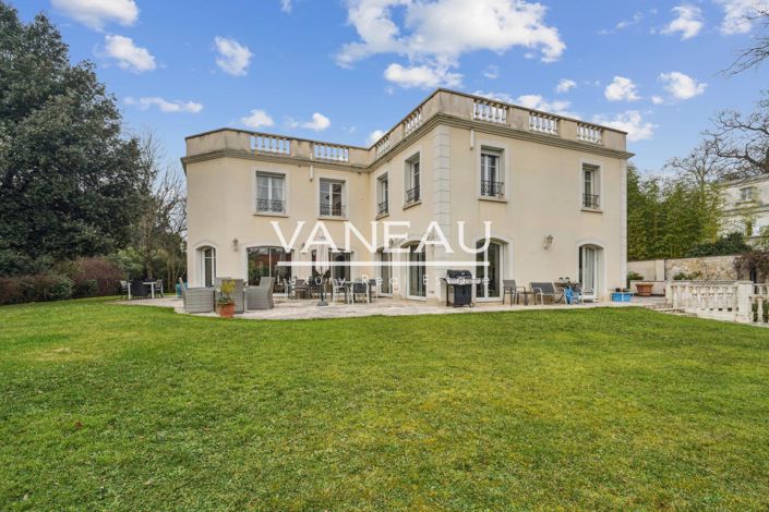 Image No.1-6 Bed House for sale