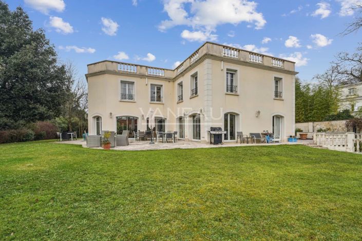 Image No.1-6 Bed House for sale