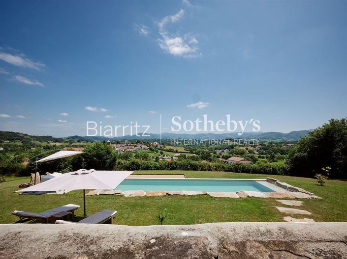Image No.1-4 Bed Property for sale