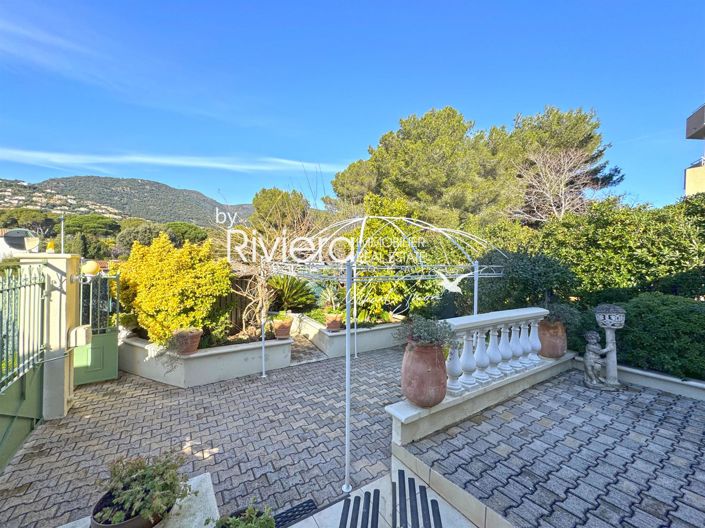 Image No.1-3 Bed House for sale