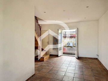 1 - Avignon, Property