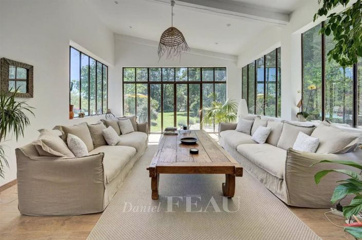 Image No.1-6 Bed House for sale