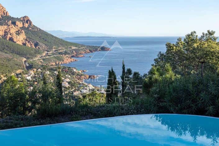 Image No.1-7 Bed House for sale