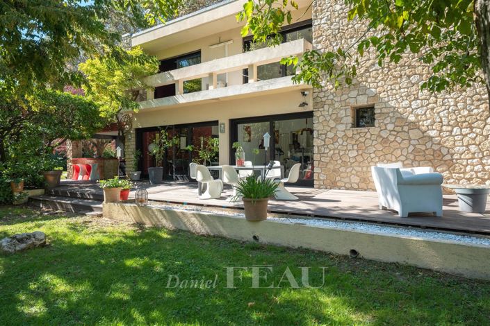 Image No.1-4 Bed House for sale