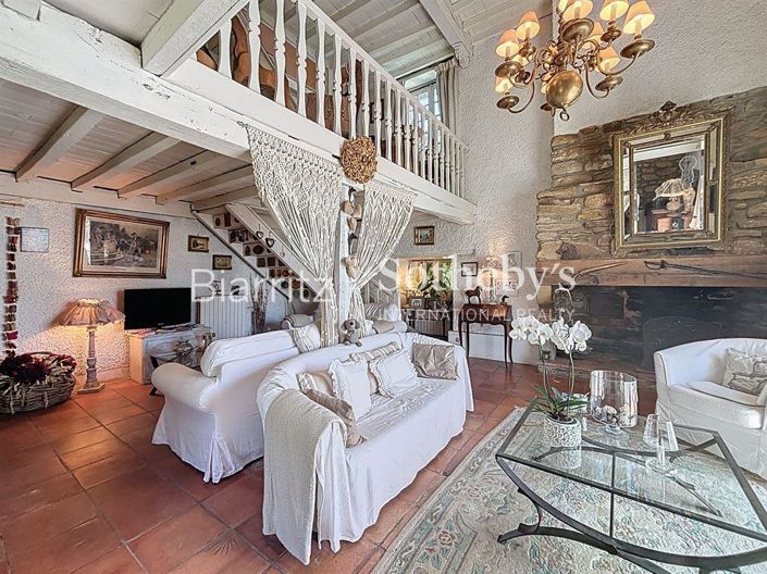 Image No.1-12 Bed House for sale