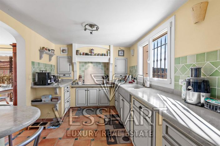 Image No.8-3 Bed House for sale