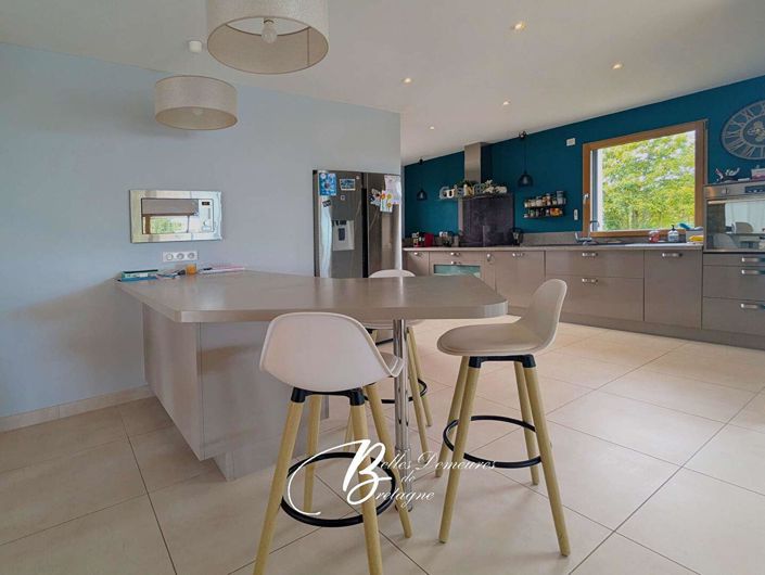 Image No.6-5 Bed House for sale