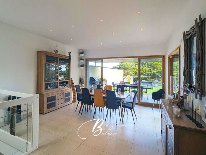 Image No.8-5 Bed House for sale