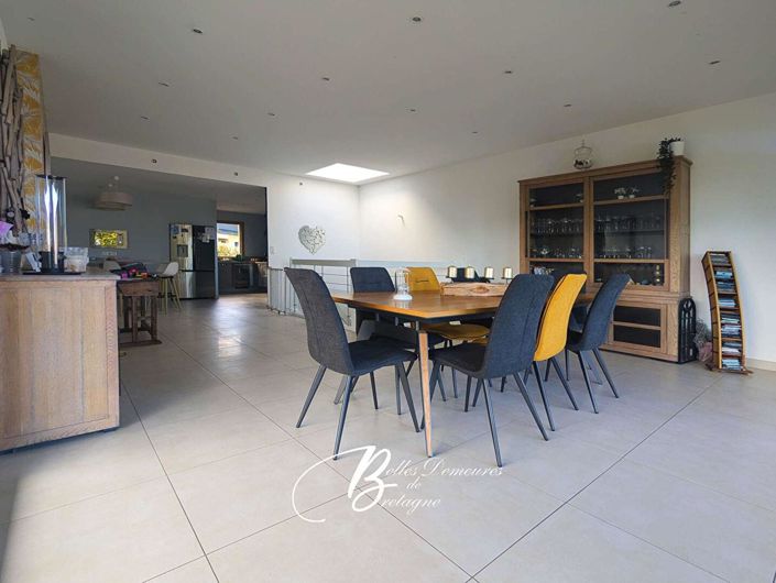 Image No.9-5 Bed House for sale