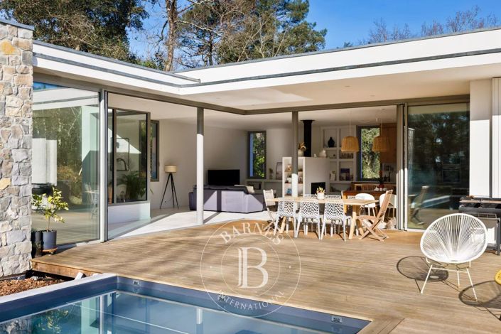 Image No.1-4 Bed House for sale