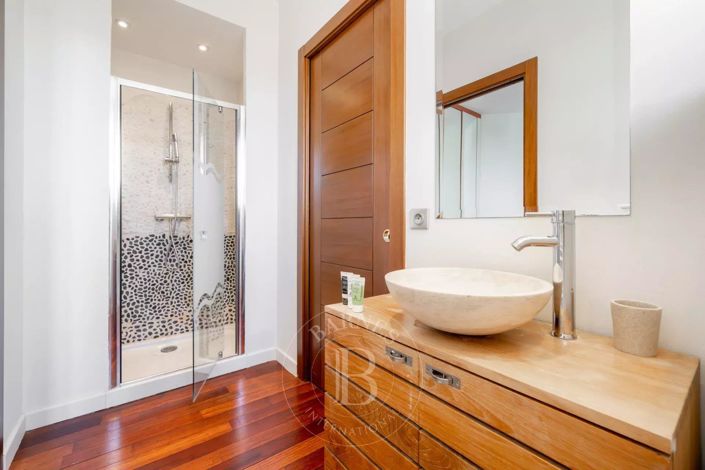 Image No.12-3 Bed Apartment for sale