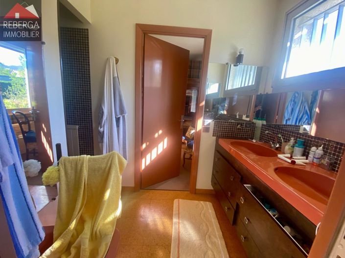 Image No.18-4 Bed House for sale