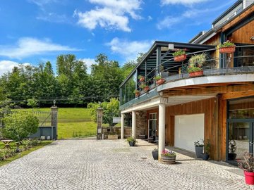 1 - Franche-Comté, Propriété
