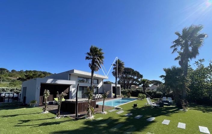 Image No.1-4 Bed House for sale