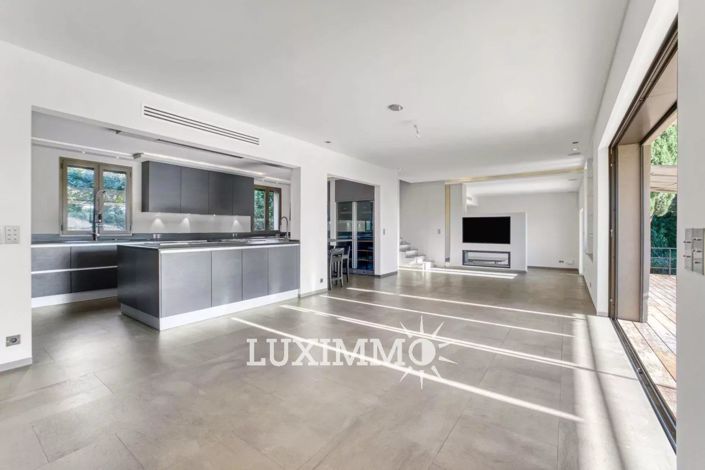 Image No.3-4 Bed House for sale