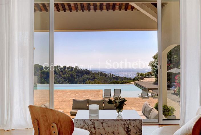 Image No.8-6 Bed Property for sale